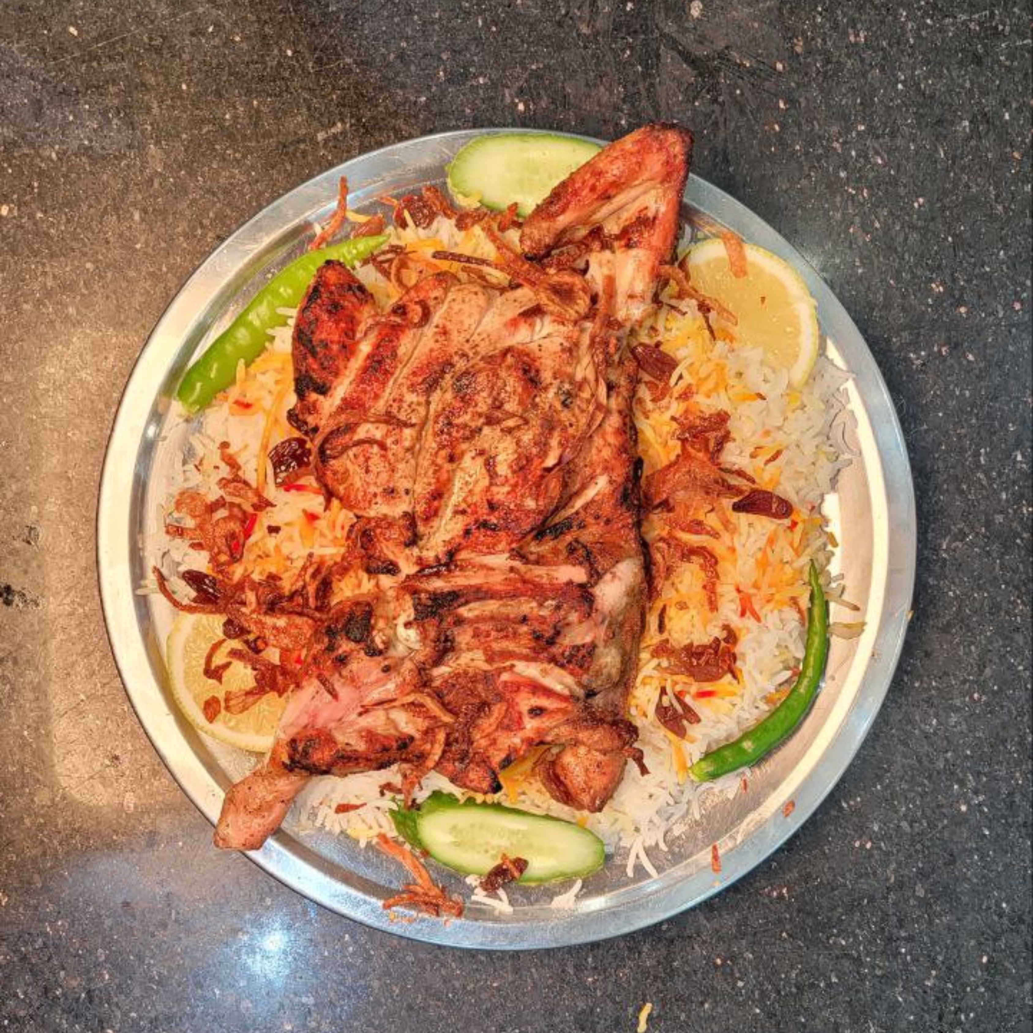 نص دجاج مظبي مع رز شعبي